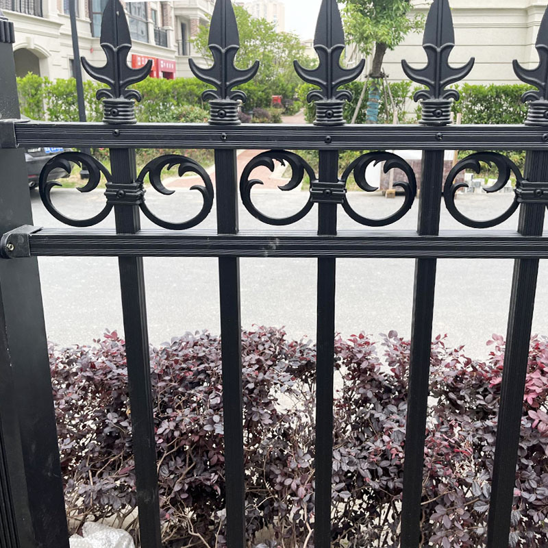 Aluminum art fence