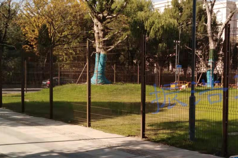 Wire mesh na bakod
