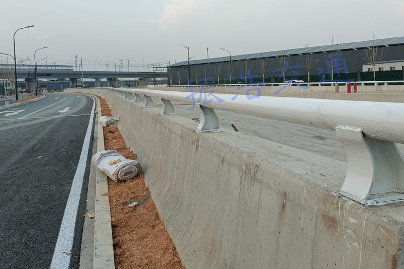 Steel pipe guardrail