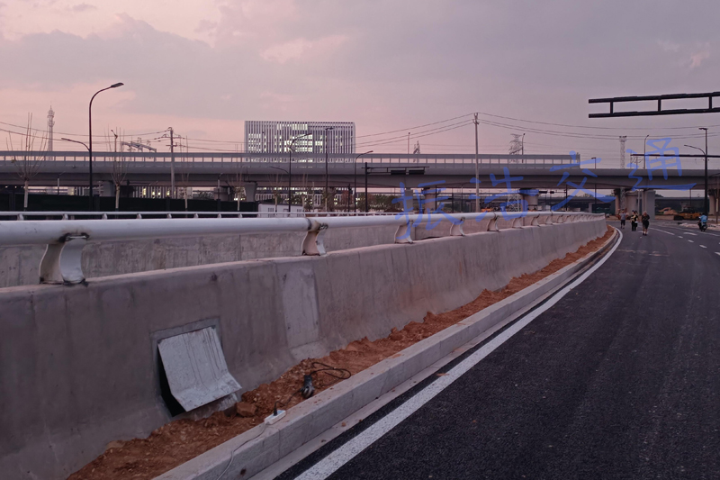 Steel pipe guardrail